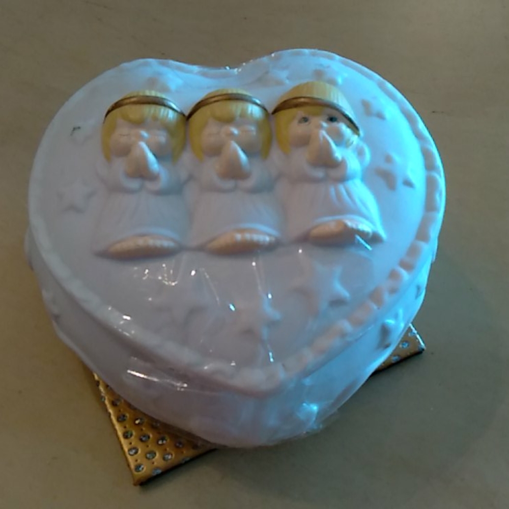 Ceramic three praying Angel's jewel box